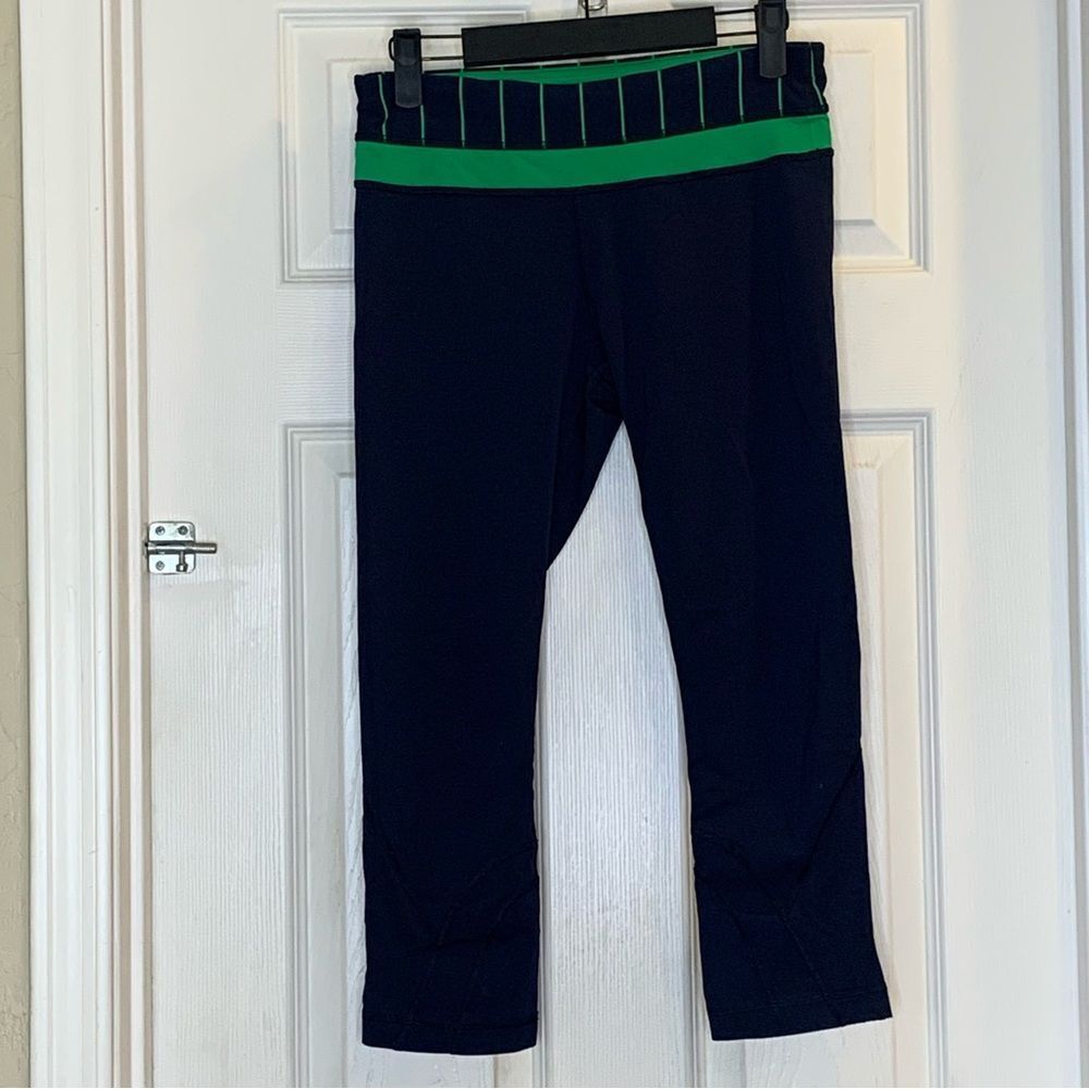 Lululemon Run: Inspire Crop II Inkwell / Slalom Stripe Inkwell / Green Bean SZ 6